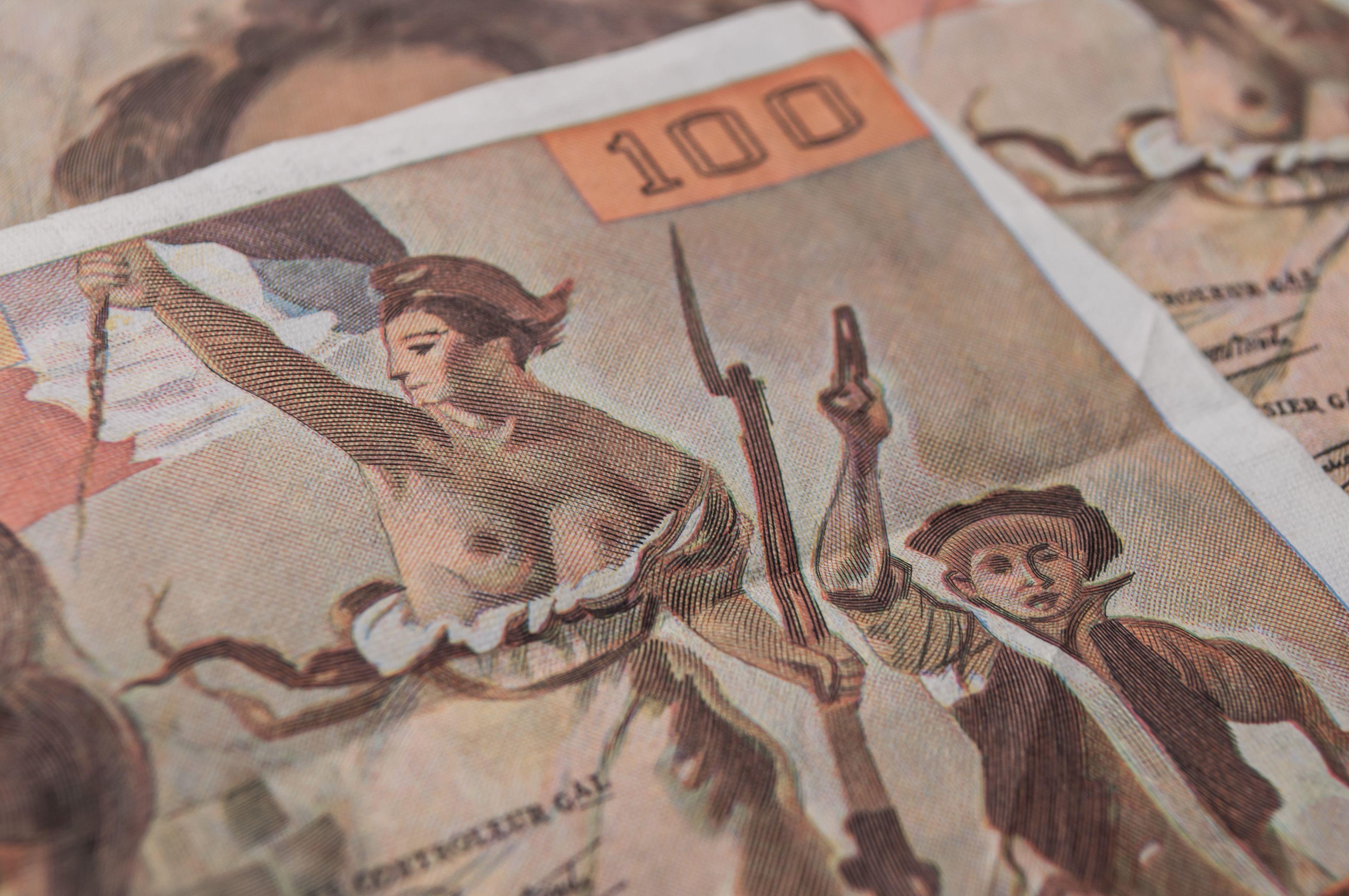 Ein alter 100-Franc-Schein mit dem Motiv »Die Freiheit führt das Volk« des Malers Eugène Delacroix.